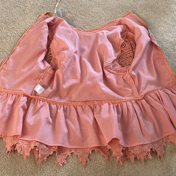 Champagne and strawberry lace top size small - Picture 13 of 14